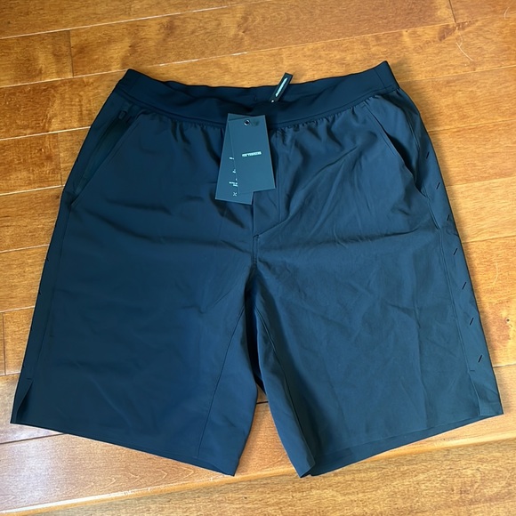 TenThousand Other - NWT Ten Thousand Black Interval Short (No Liner) 9" Size Large